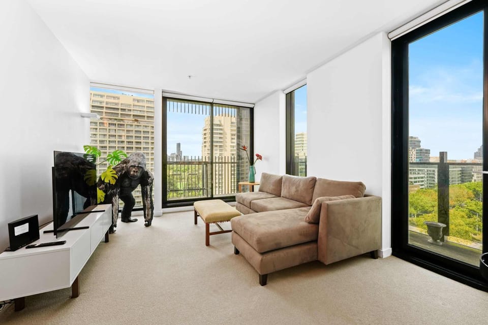 Perfect Melbourne Home Base on St Kilda Plus Parking Apartment in Melbourne