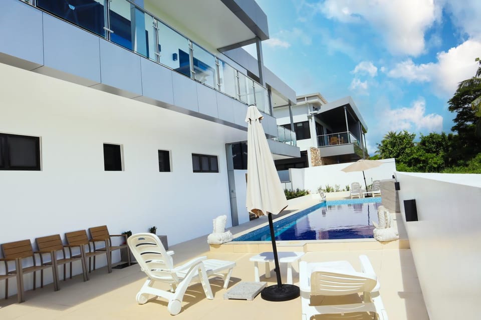 Property building, View (from property/room), Balcony/Terrace, Pool view, Swimming pool, sunbed