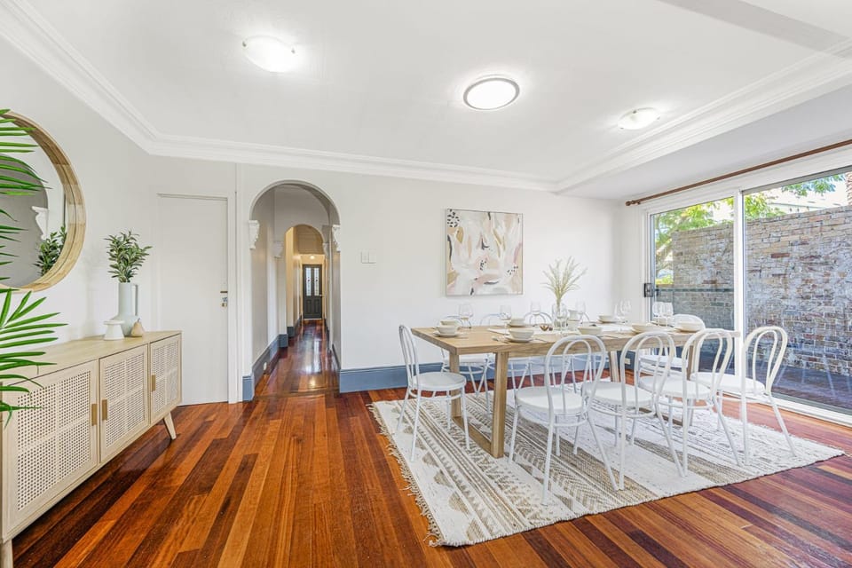 Cozy 5 BR Family Home in Balmain 4KM CBD House in Rozelle