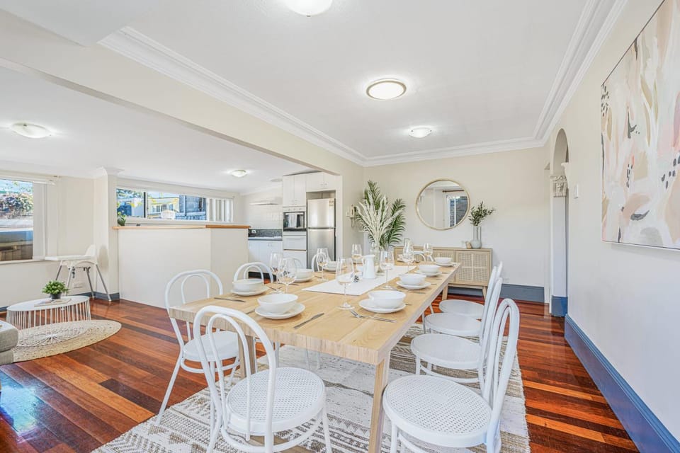 Cozy 5 BR Family Home in Balmain 4KM CBD House in Rozelle