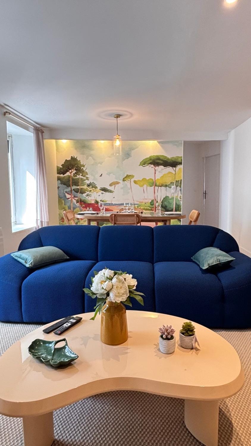 Living room, Decorative detail, Seating area, Dining area