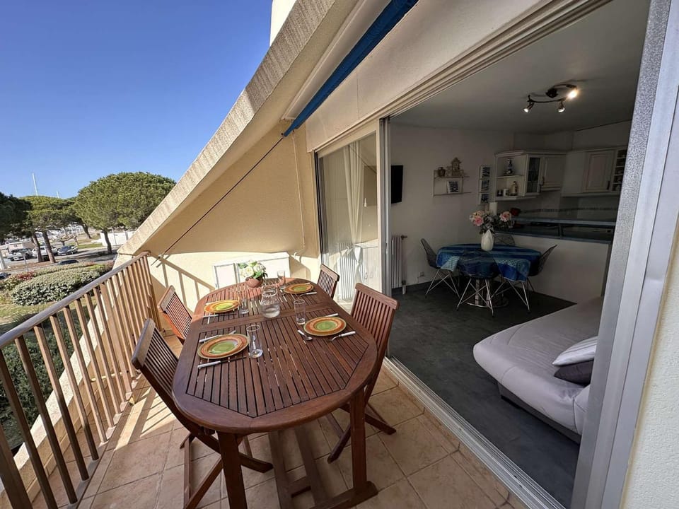 Bel appart 2 pièces 5 pers - Port Camargue - FR-1-731-125 Apartment in Le Grau-du-Roi