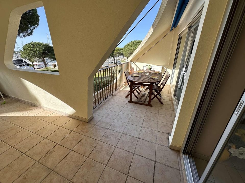 Bel appart 2 pièces 5 pers - Port Camargue - FR-1-731-125 Apartment in Le Grau-du-Roi