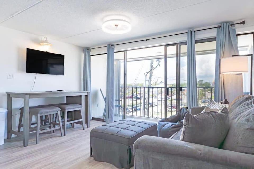 Cabana 213 on the Carolina Beach Boardwalk Apartment in Carolina Beach