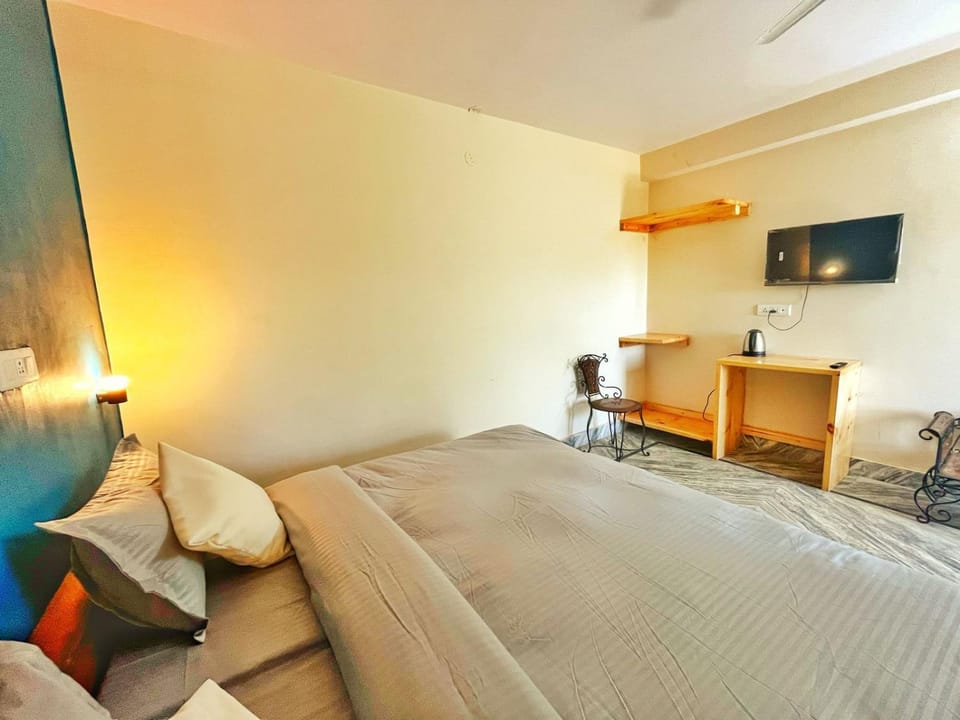 TV and multimedia, Photo of the whole room, Bedroom