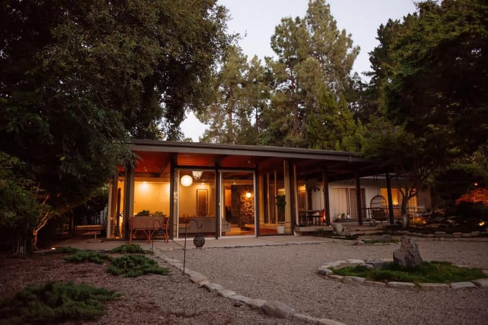 Villa Mountain Getaway with a Pool Hot Tub 5 Beds House in Sherman Oaks