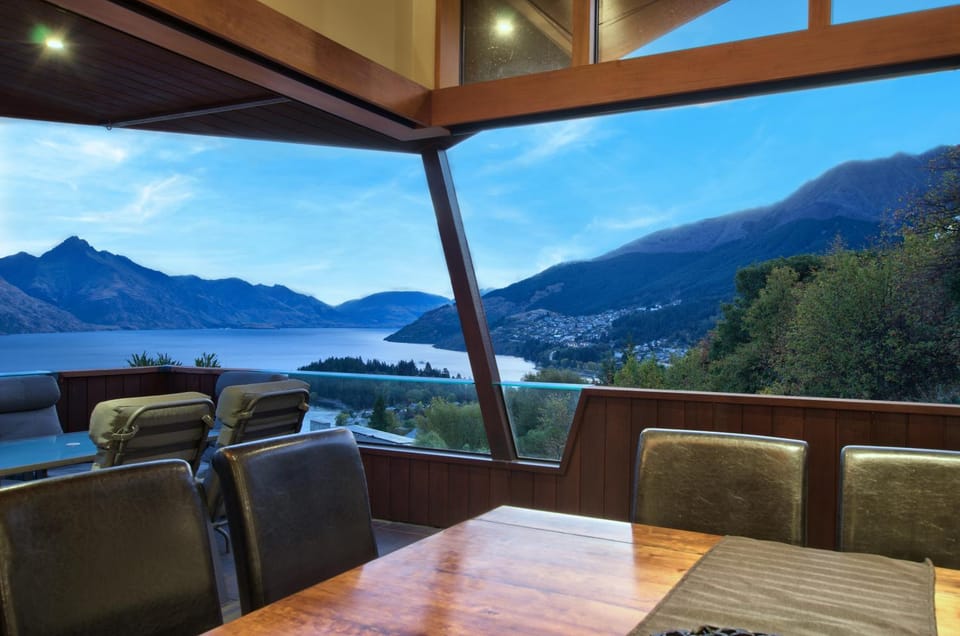 View (from property/room), Seating area, Dining area, Lake view, Mountain view