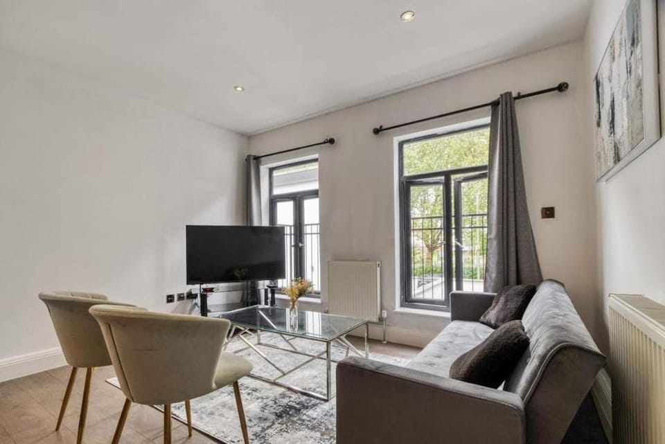Communal lounge/ TV room, TV and multimedia, Living room, Seating area
