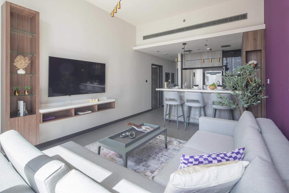 Frank Porter - MBL Royal Apartment in Dubai