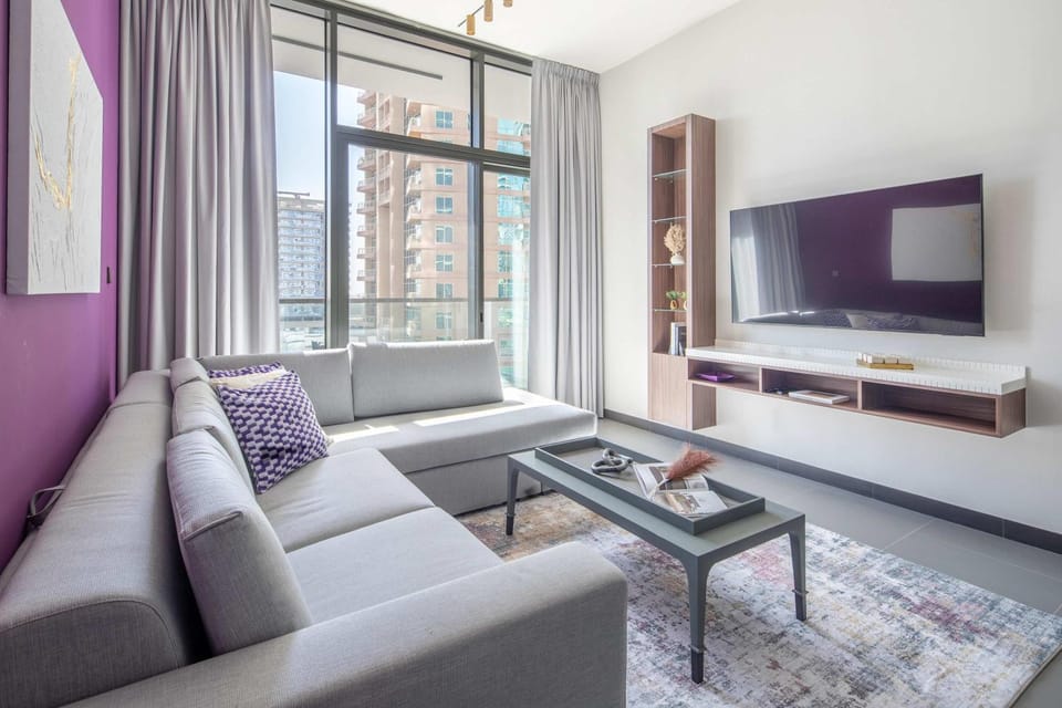 Frank Porter - MBL Royal Apartment in Dubai