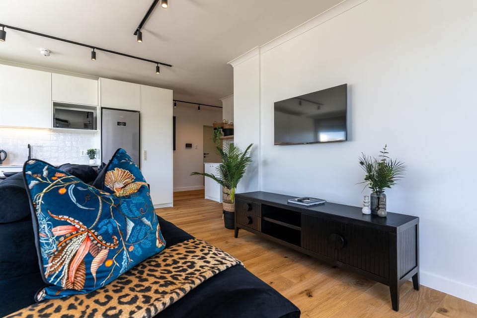 Diamond Views - Luxury Sea Point Apt with views Apartment in Sea Point