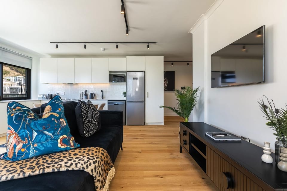 Diamond Views - Luxury Sea Point Apt with views Apartment in Sea Point