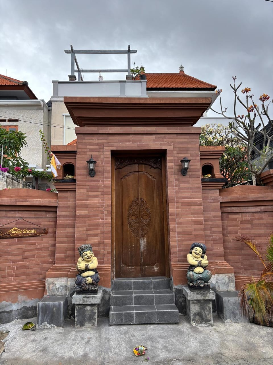 Property building, Facade/entrance, Day