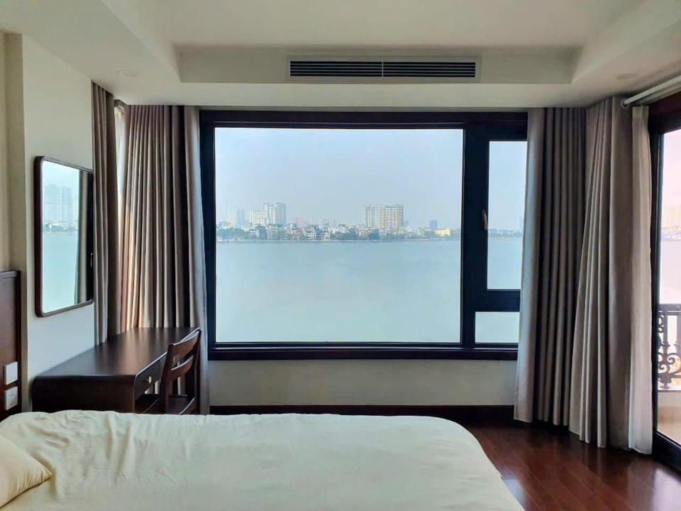 Photo of the whole room, Bedroom, Lake view
