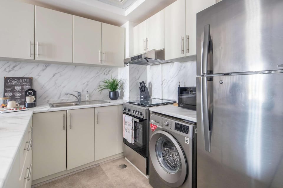 Frank Porter - Rokane G22 Apartment in Dubai