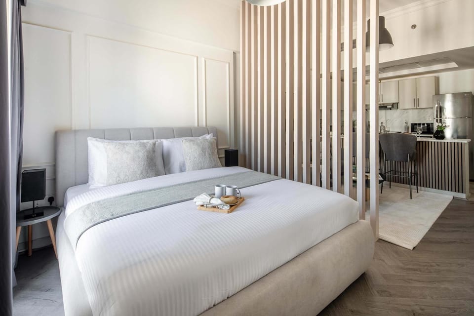 Frank Porter - Rokane G22 Apartment in Dubai