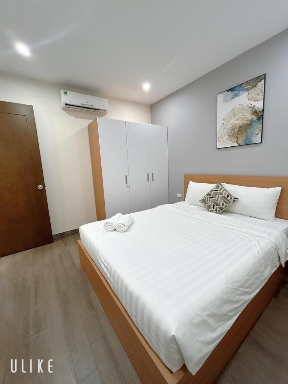 Bed, Photo of the whole room, Bedroom, towels, wardrobe, air conditioner