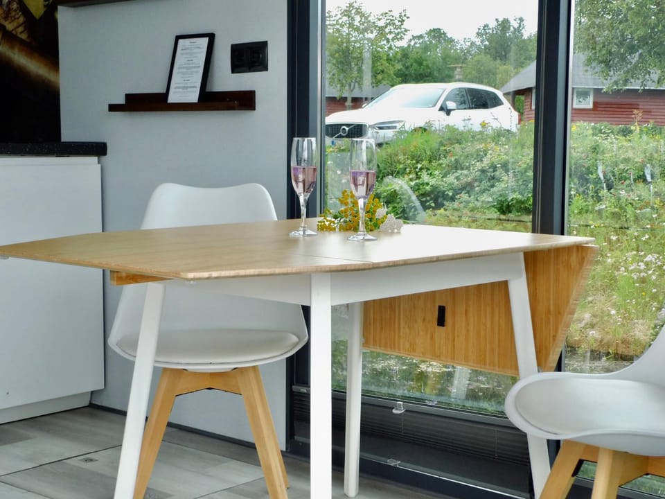 Dining area, Parking