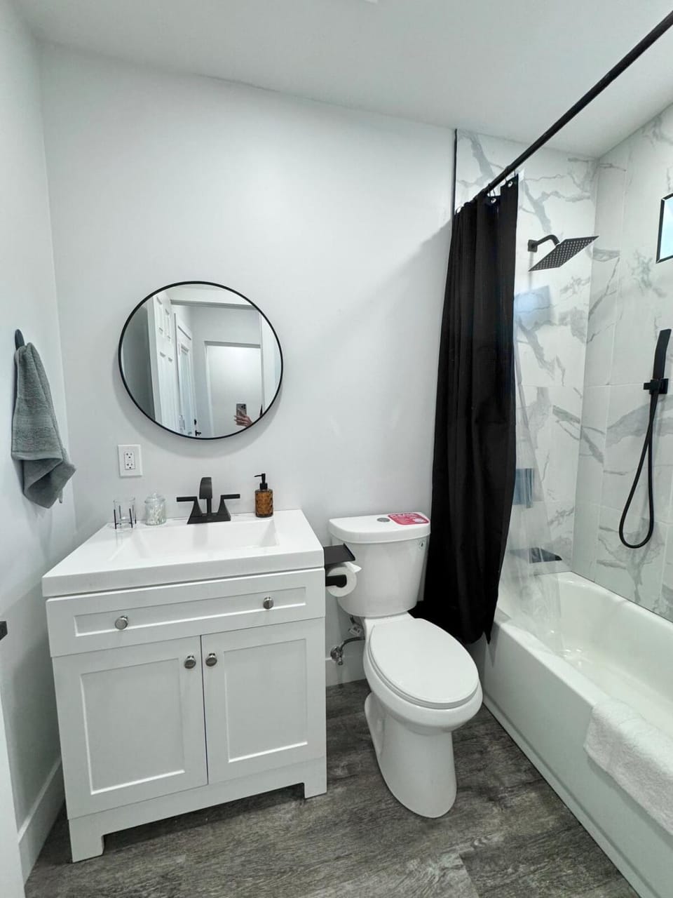 Shower, Toilet, Bathroom, Bath, towels