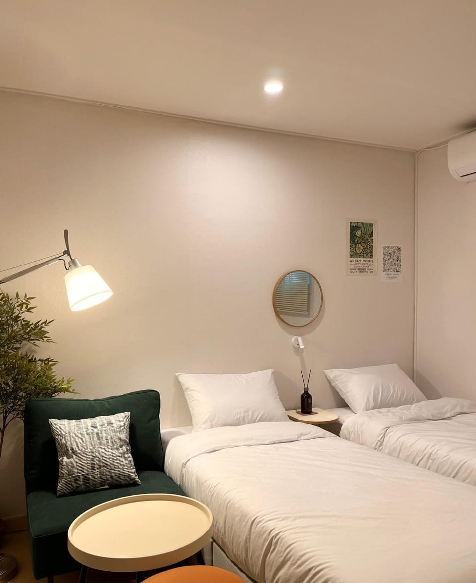 Bed, Bedroom, air conditioner