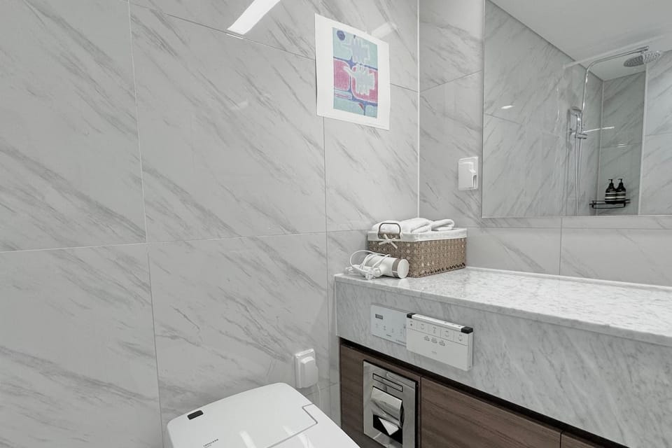 Bathroom, towels