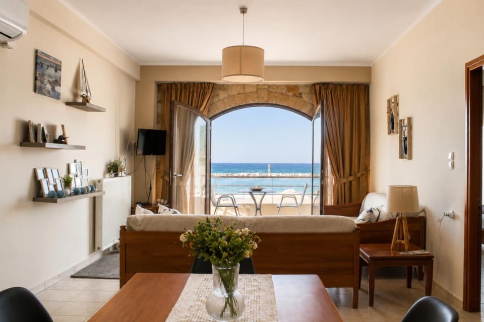 TV and multimedia, View (from property/room), Balcony/Terrace, Living room, Photo of the whole room, Seating area, Dining area, Sea view