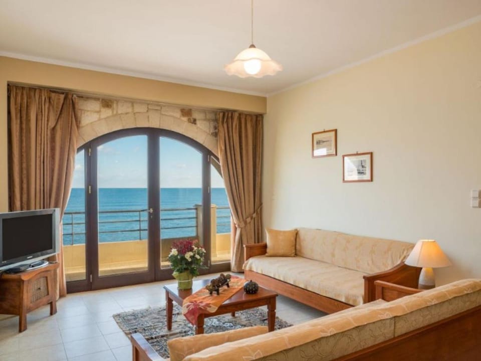 Patio, View (from property/room), Balcony/Terrace, Living room, Seating area, Sea view