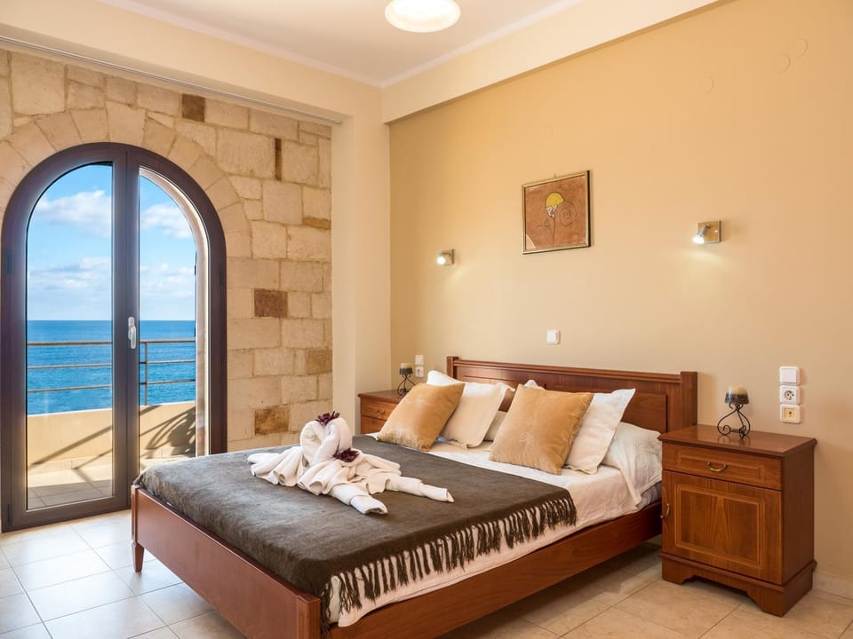 Bed, Photo of the whole room, Bedroom, Sea view, towels