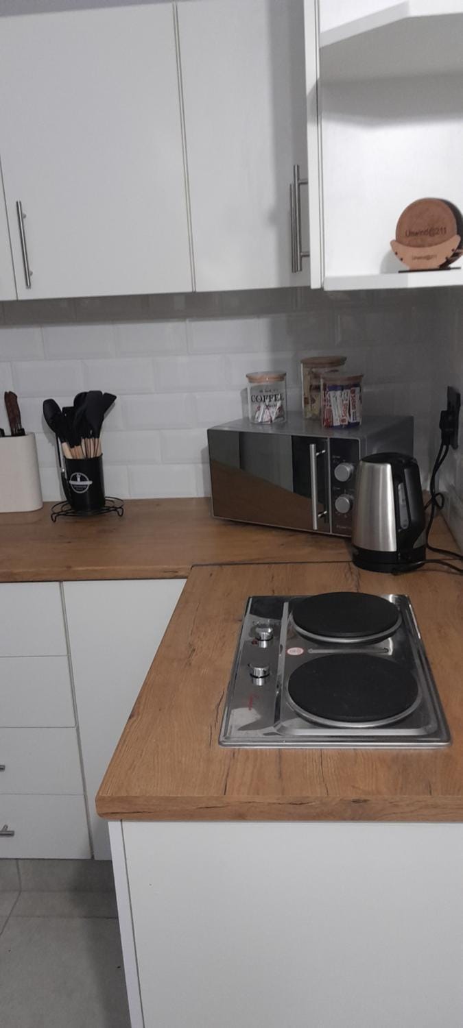 Coffee/tea facilities, stove