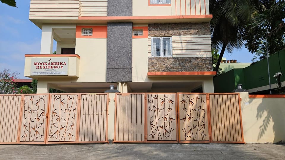 Property building, View (from property/room), Balcony/Terrace