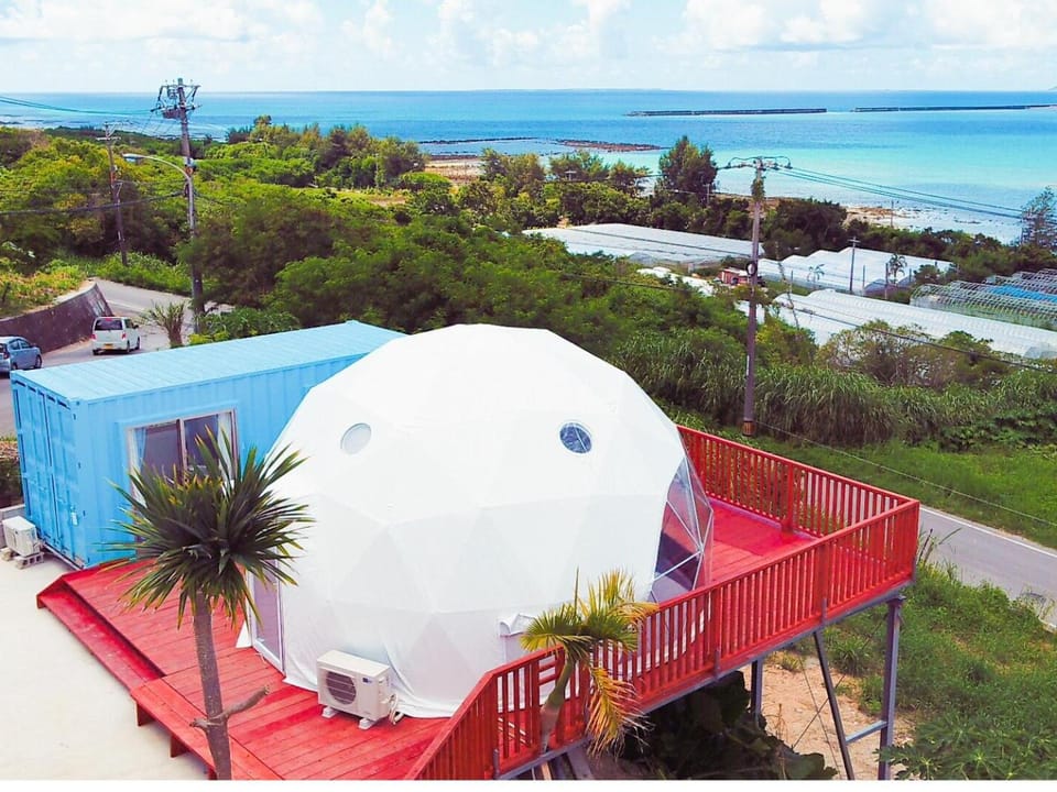 ヒカリドーム オーシャンビューのグランピング施設 Luxury tent in Okinawa Prefecture