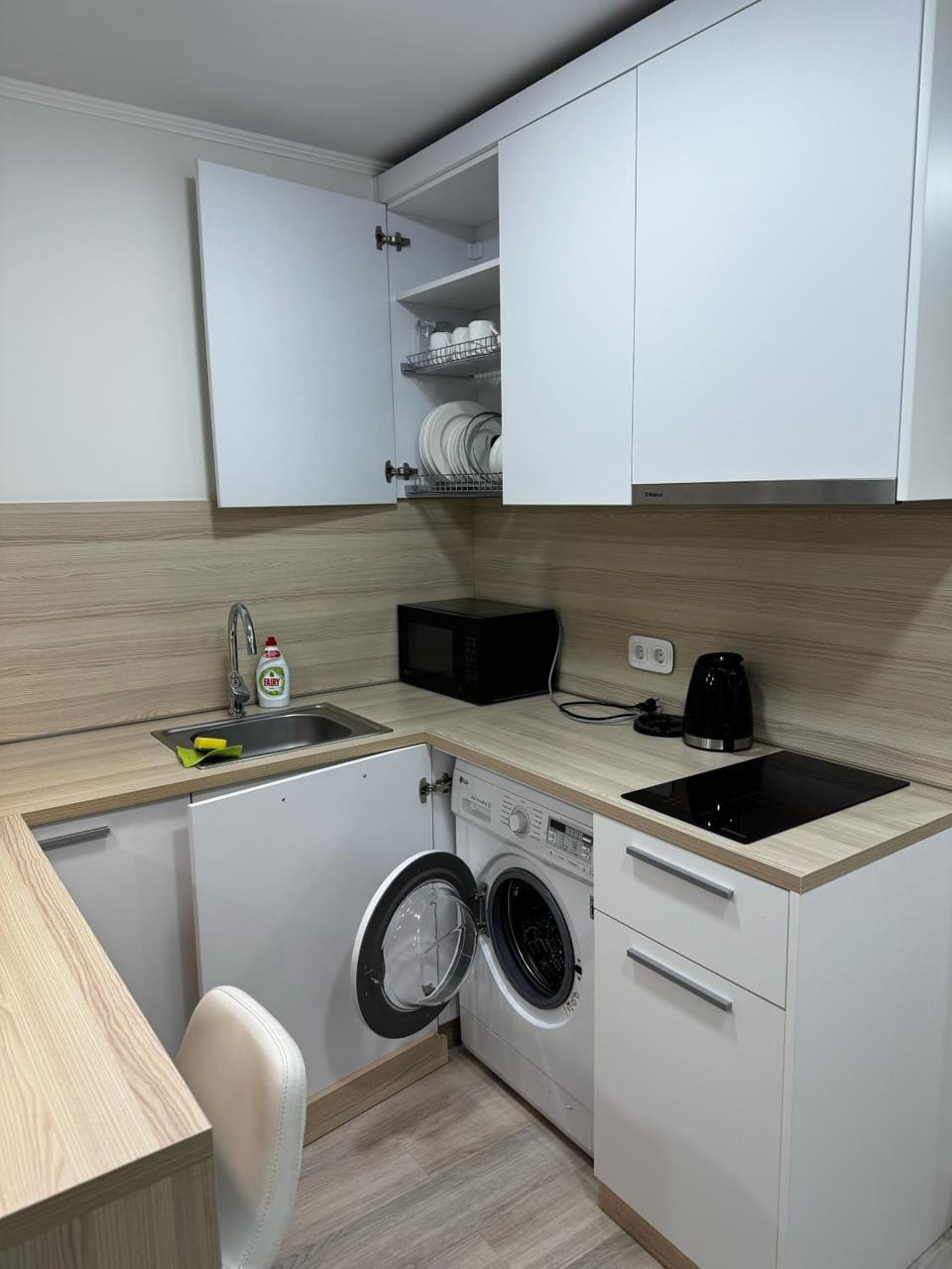 Coffee/tea facilities, Kitchen or kitchenette, minibar, stove