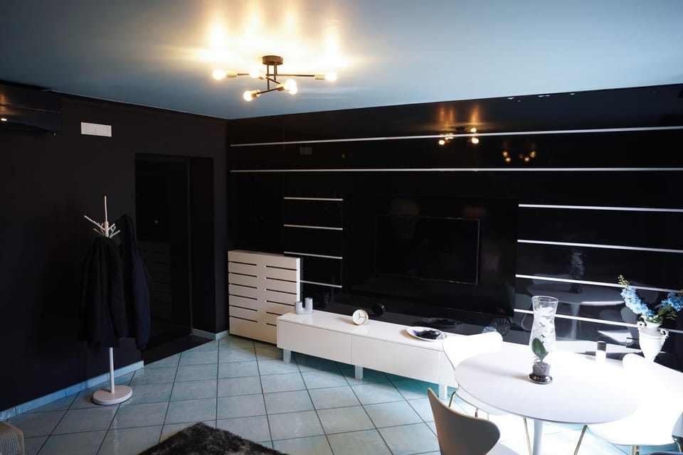TV and multimedia, Dining area