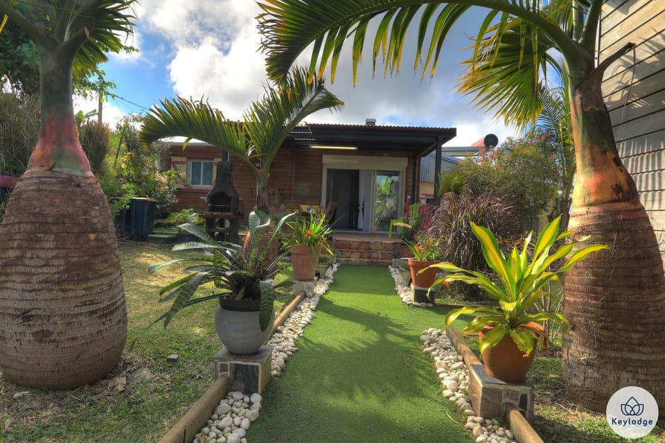 Property building, Facade/entrance, Garden, Garden