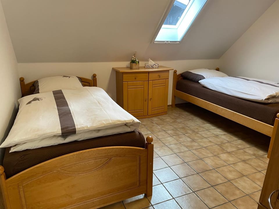 Bed, Photo of the whole room, Bedroom, pet friendly