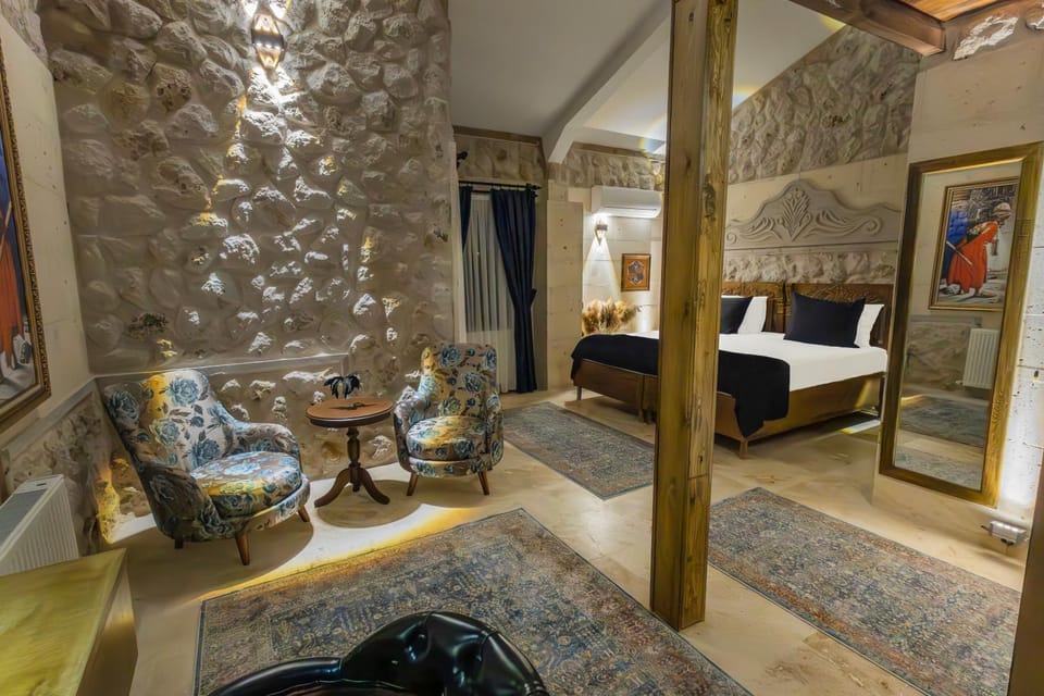 Bed, Photo of the whole room, Decorative detail, Seating area