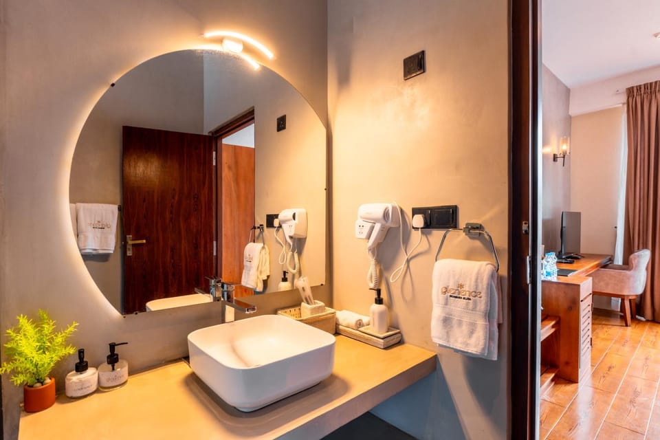 Bathroom, Bedroom, towels