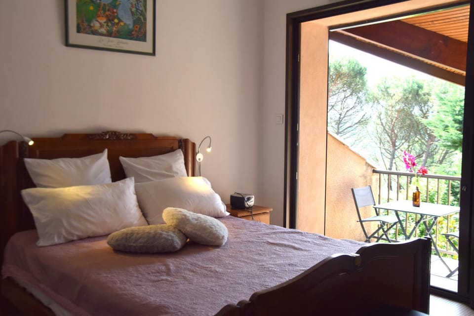 Bed, View (from property/room)