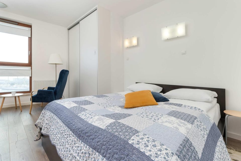 Bed, Photo of the whole room, Seating area, Bedroom