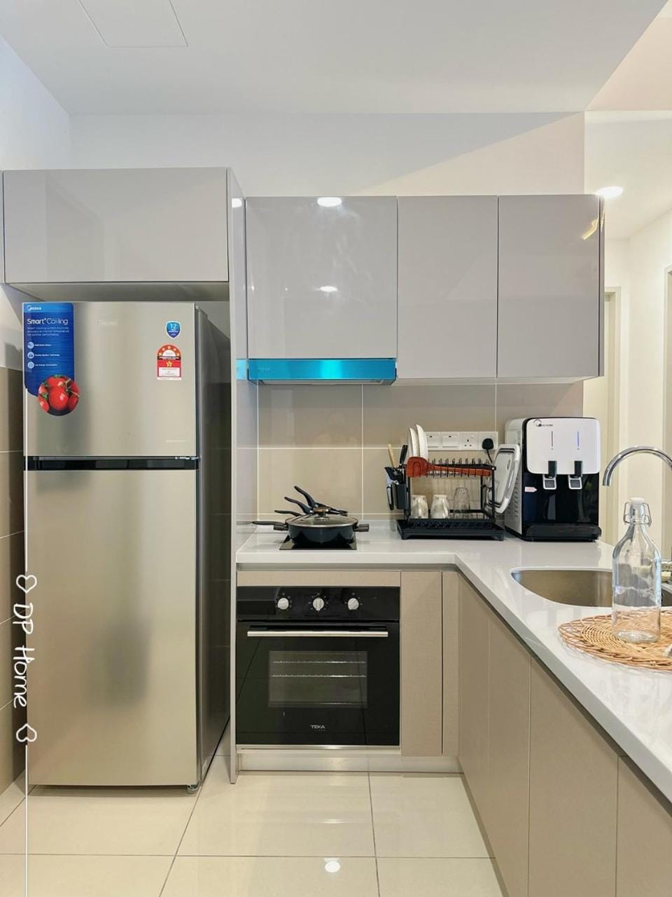 Kitchen or kitchenette, dishwasher, oven, stove
