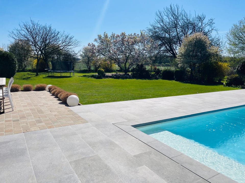 B&B Casa Blanca avec accès piscine privée sans vis à vis Bed and Breakfast in Hauts-de-France