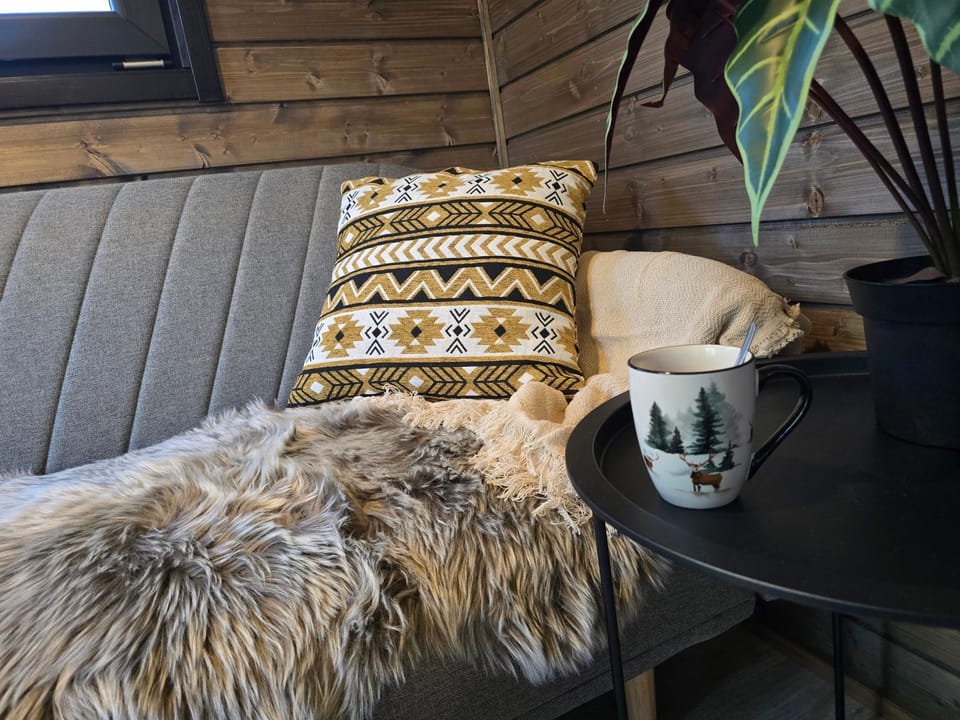 Living room, Photo of the whole room, Bedroom