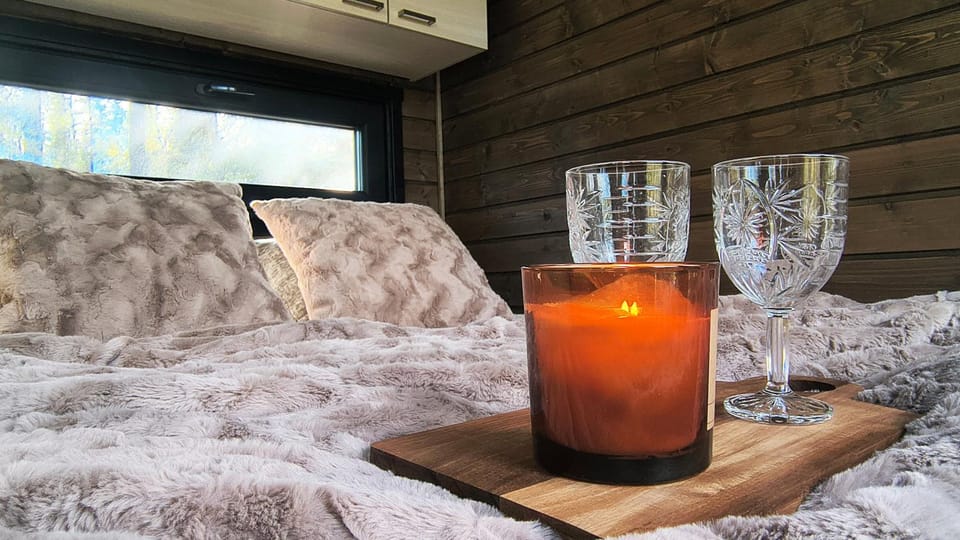 Bed, Decorative detail, Seating area