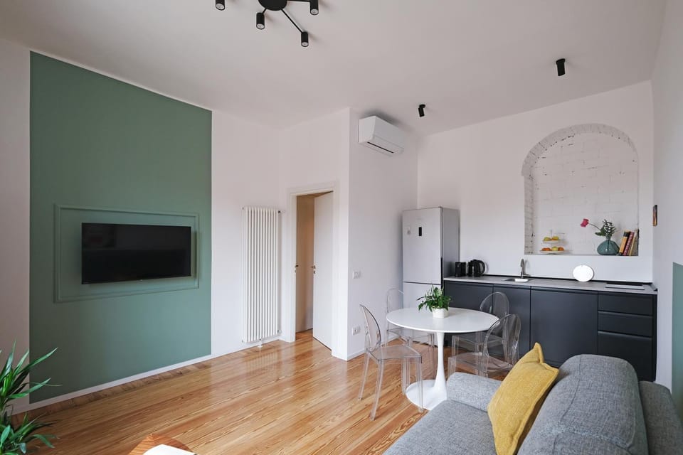 TV and multimedia, Kitchen or kitchenette, Living room, Seating area, minibar, stove