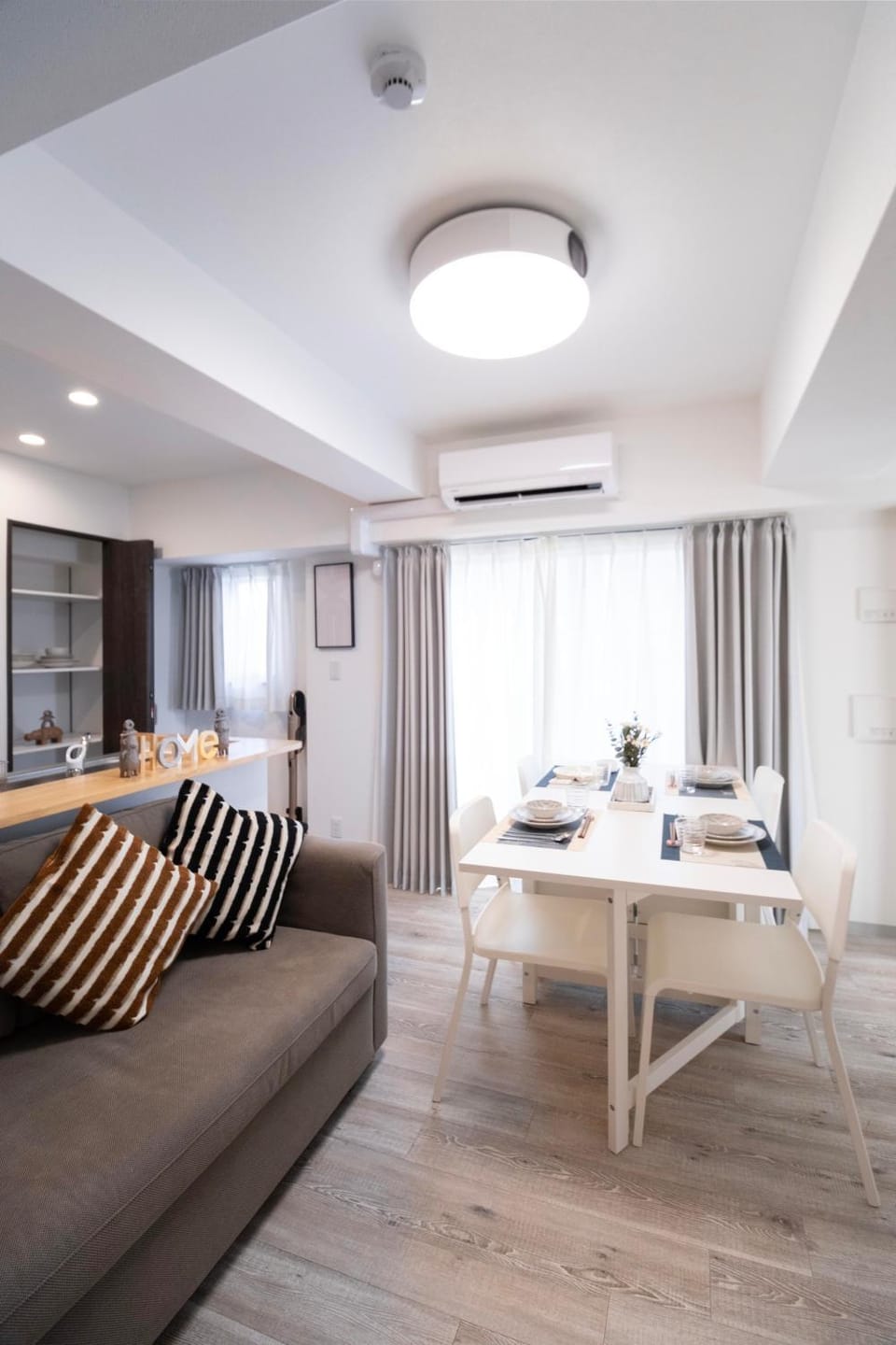 Living room, Seating area, Dining area, air conditioner