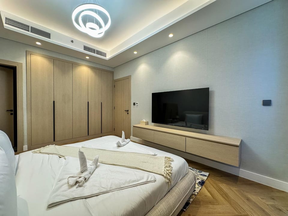 Bed, TV and multimedia, Bedroom, wardrobe