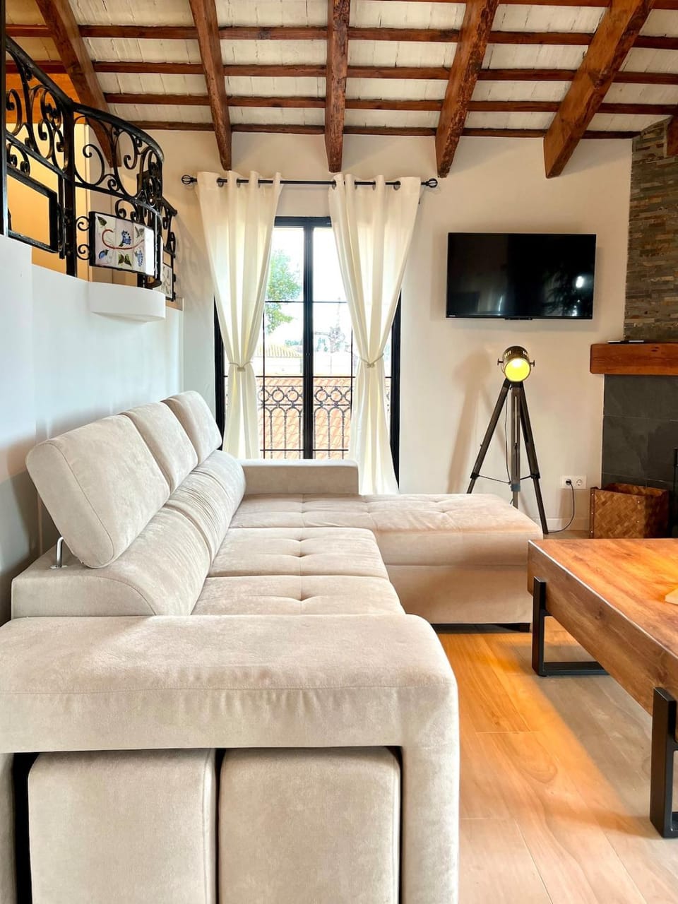 Communal lounge/ TV room
