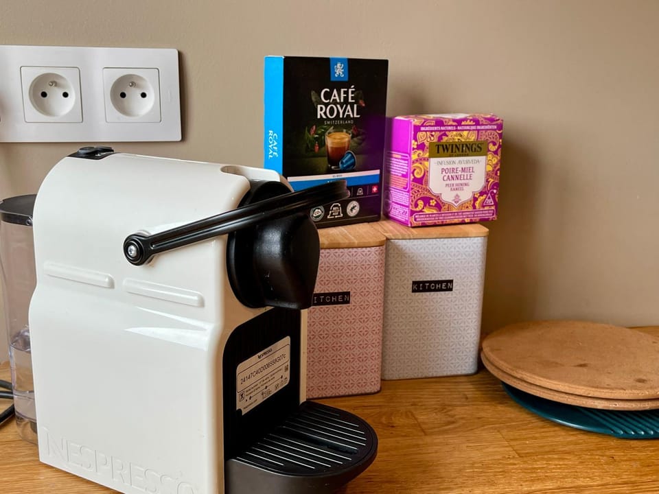 Coffee/tea facilities, Food and drinks