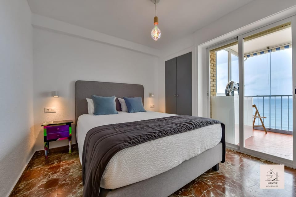 Bed, Natural landscape, Balcony/Terrace, Bedroom, Sea view