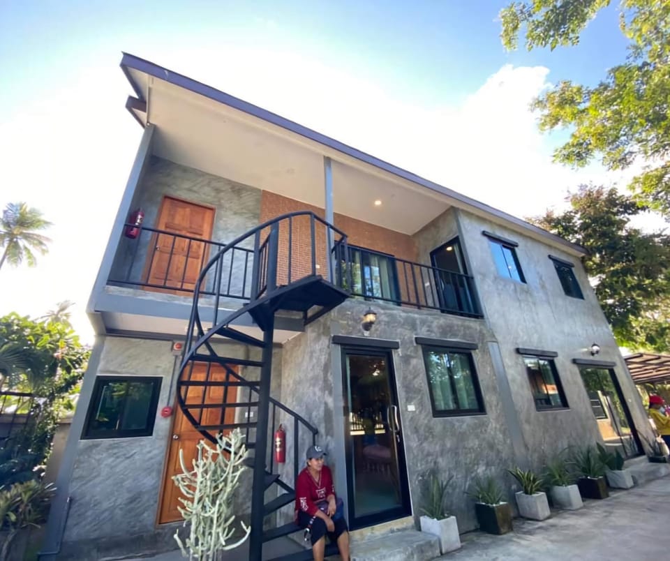 Property building, Day